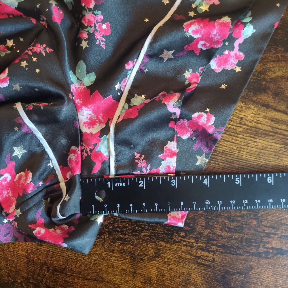 Victoria's Secret Black Floral Star Satin Pajama Shorts XS Pink Loungewear - Picture 9 of 10